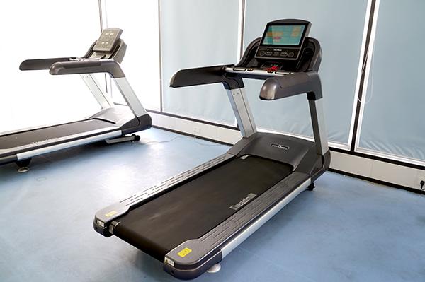 pg棋牌 长治高新区“新品、精品、名品、优品”——商用电动智能跑步机