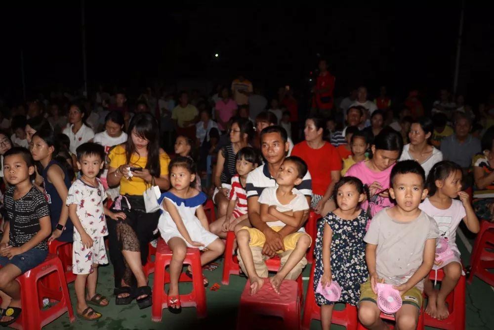 南海之恋广场舞_广场舞串烧,我们的南海_广场舞南海姑娘