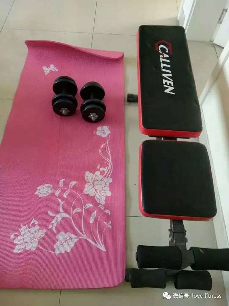 健身手套_健身手套的戴法_运动健身手套