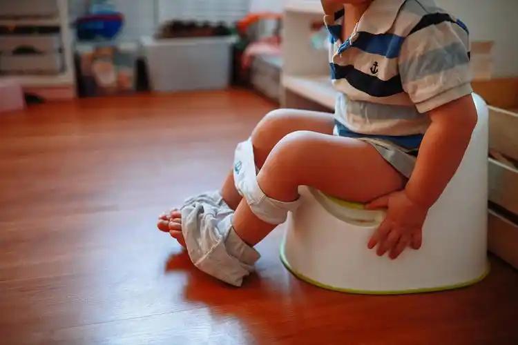 什么时候可以训练幼儿大小便_纸尿裤穿到几岁合适_如何判断孩子是否准备好脱纸尿裤