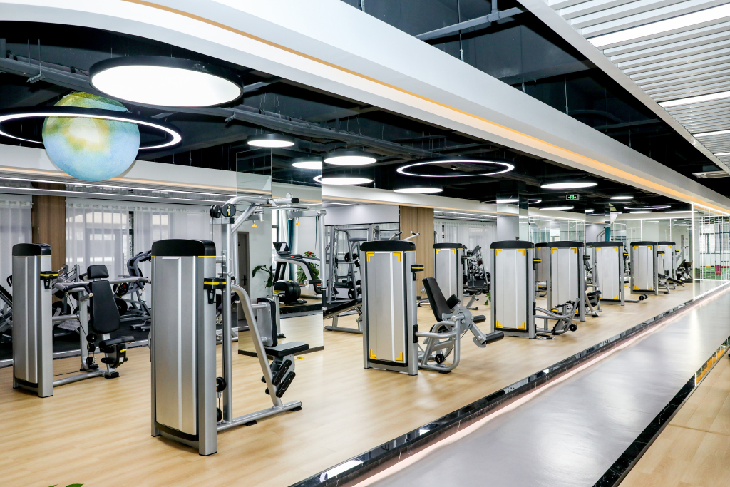 社区运动器材有哪些_上海3元健身房_政府合作公益性健身房