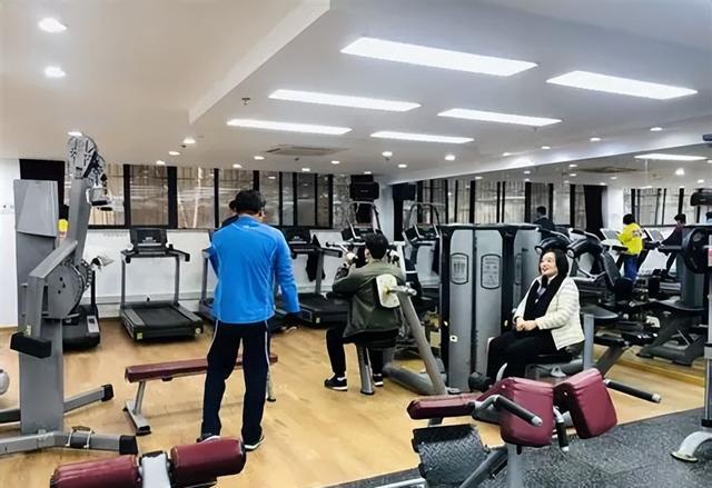 3块钱一次健身_社恐友好健身房_社区运动器材有哪些
