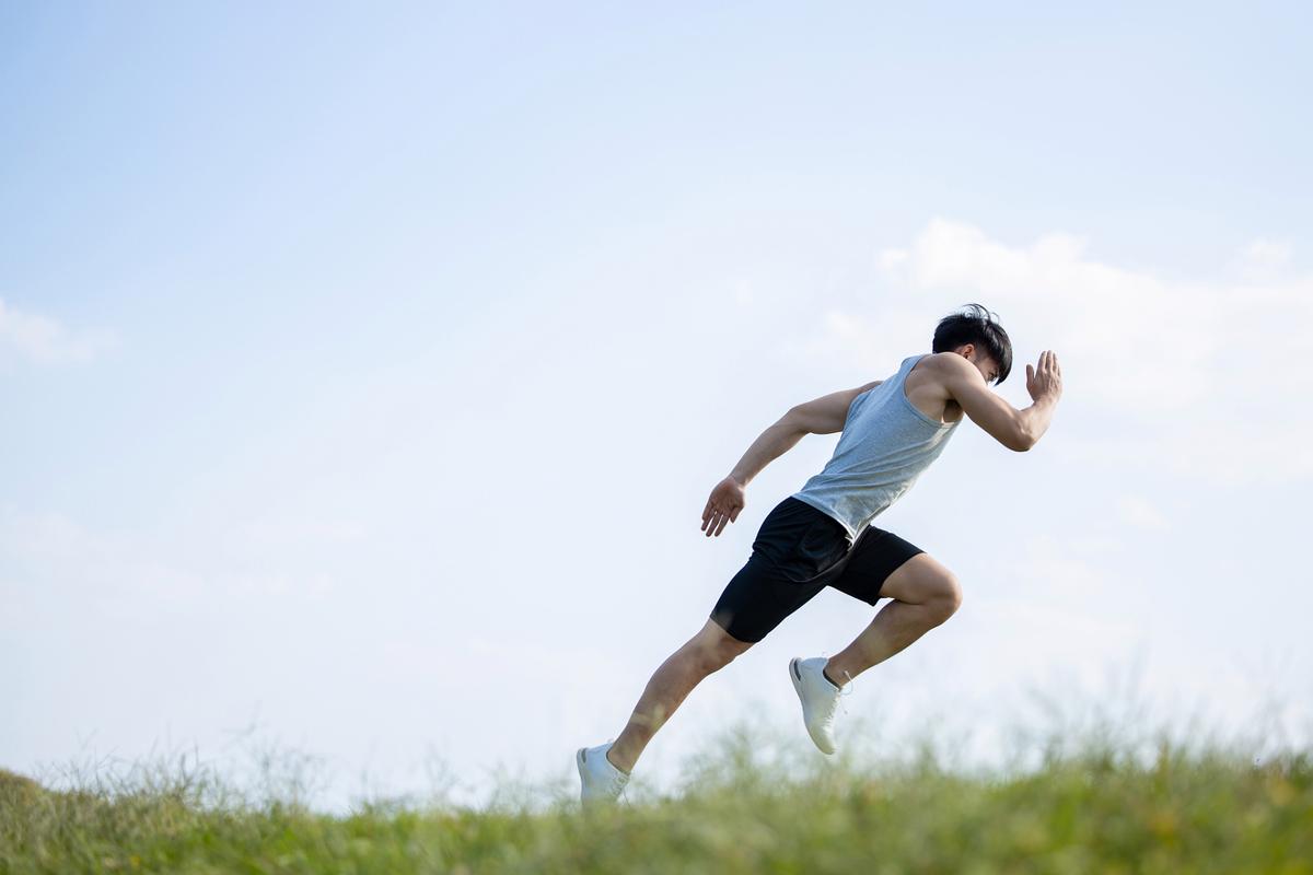 晨跑健康益处_中年人晨跑好处_跑步时心率过快好吗?