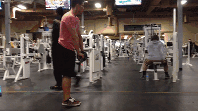 健腹轮训练方法_腹肌轮几个轮的好_每天做50个健腹轮一个月能出腹肌吗