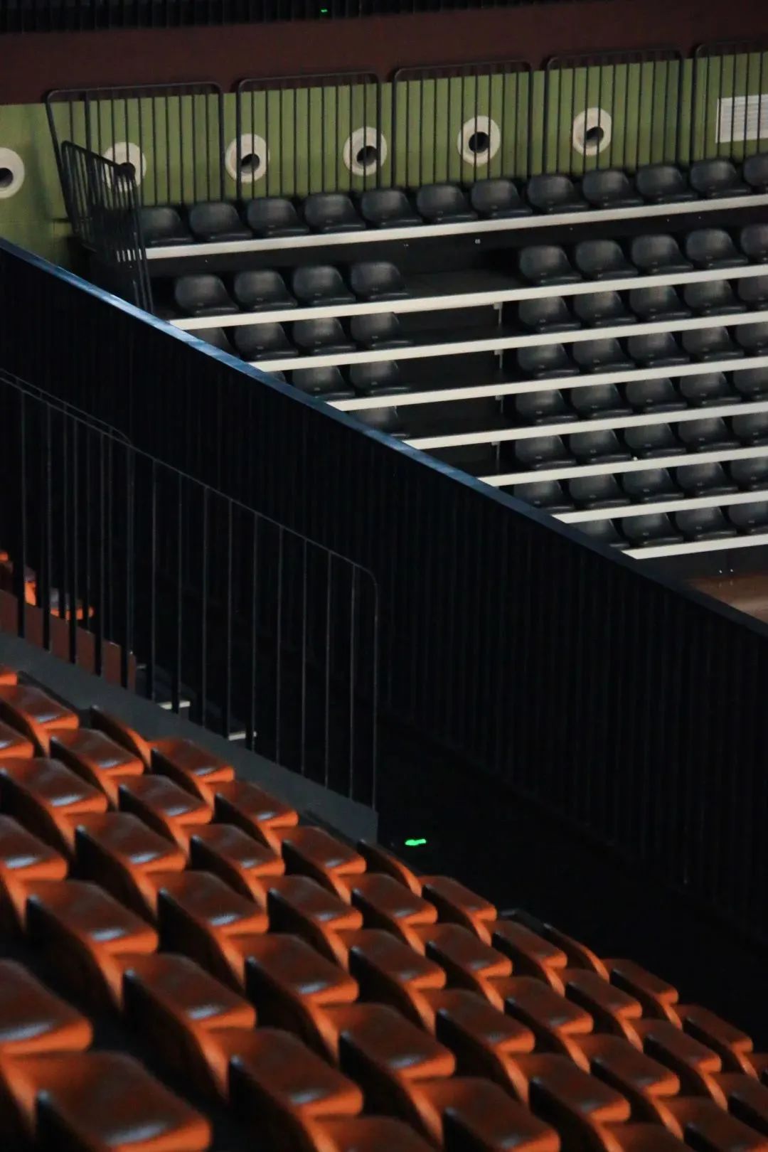 龙门练胸标准动作图解_龙门器健身_龙门综合训练器