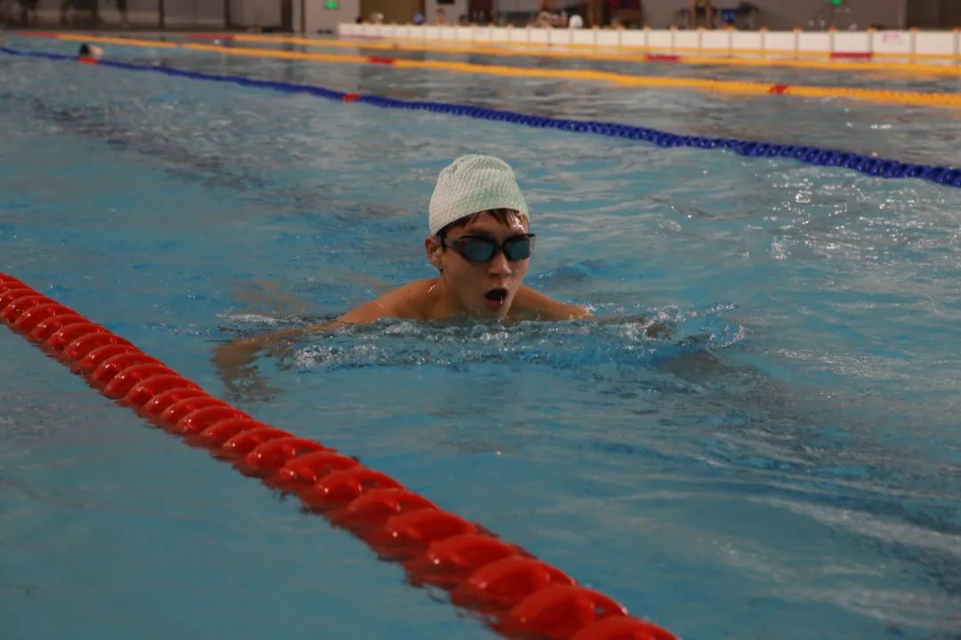 龙门综合训练器_龙门练胸标准动作图解_什么是龙门式机器人