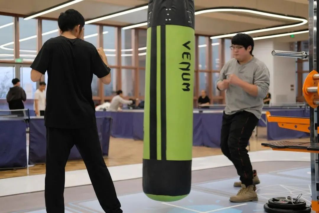 龙门综合训练器_龙门练胸标准动作图解_什么是龙门式机器人