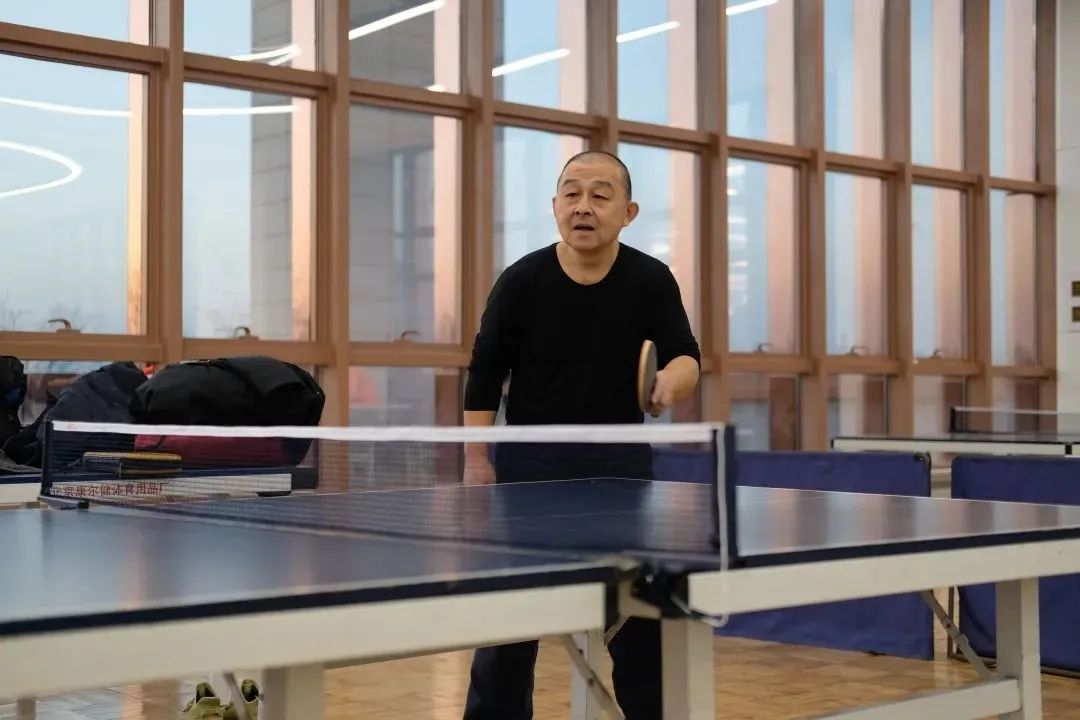 龙门练胸标准动作图解_龙门综合训练器_什么是龙门式机器人