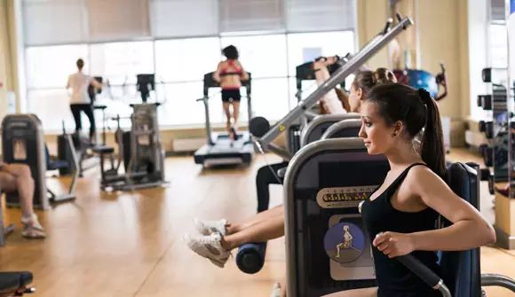 高强度室内健身计划_室内高强度体能训练_室内强身健体运动