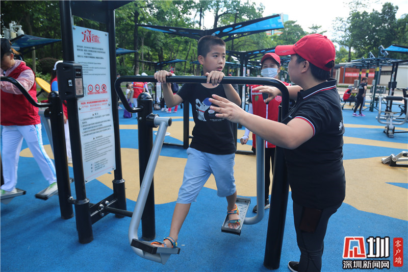 pg娱乐电子游戏 公园里的健身器材你真的会用吗？龙岗这支专业队伍来指导