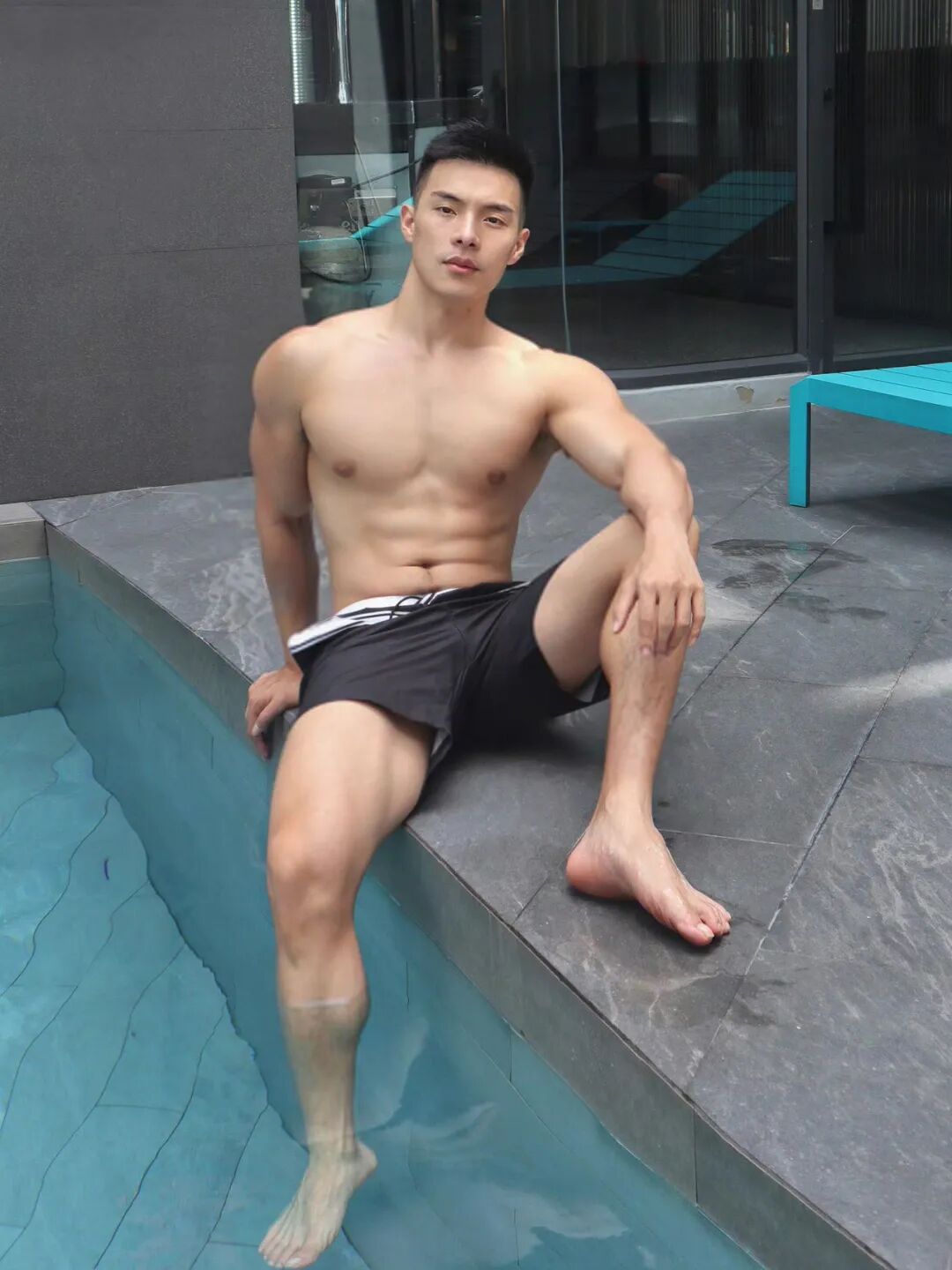 健身激励_胸肌哥7大锻炼方法增强胸肌_肌肉男身材