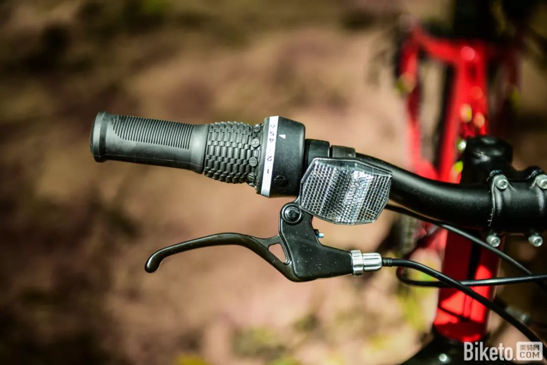 迪卡侬儿童自行车安全标准_迪卡侬BTWIN20寸ST900山地车_迪卡侬健身自行车