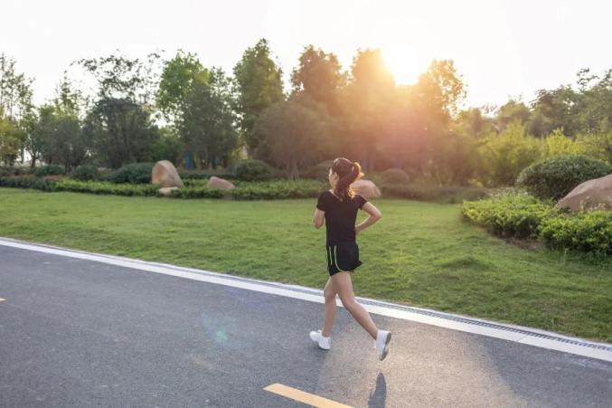 跑步对皮肤的好处_跑步机什么牌子好的微博_跑步减肥好处