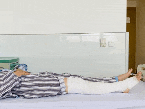 膝关节置换术康复计划_膝盖置换术后如何锻炼_膝关节置换术后康复训练