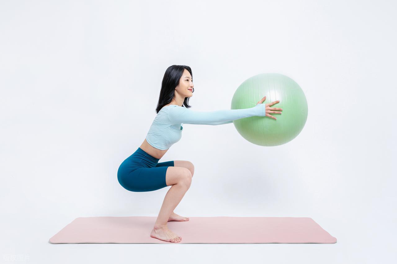 无氧运动有哪7大好处_深蹲锻炼好处及注意事项_深蹲标准动作要领