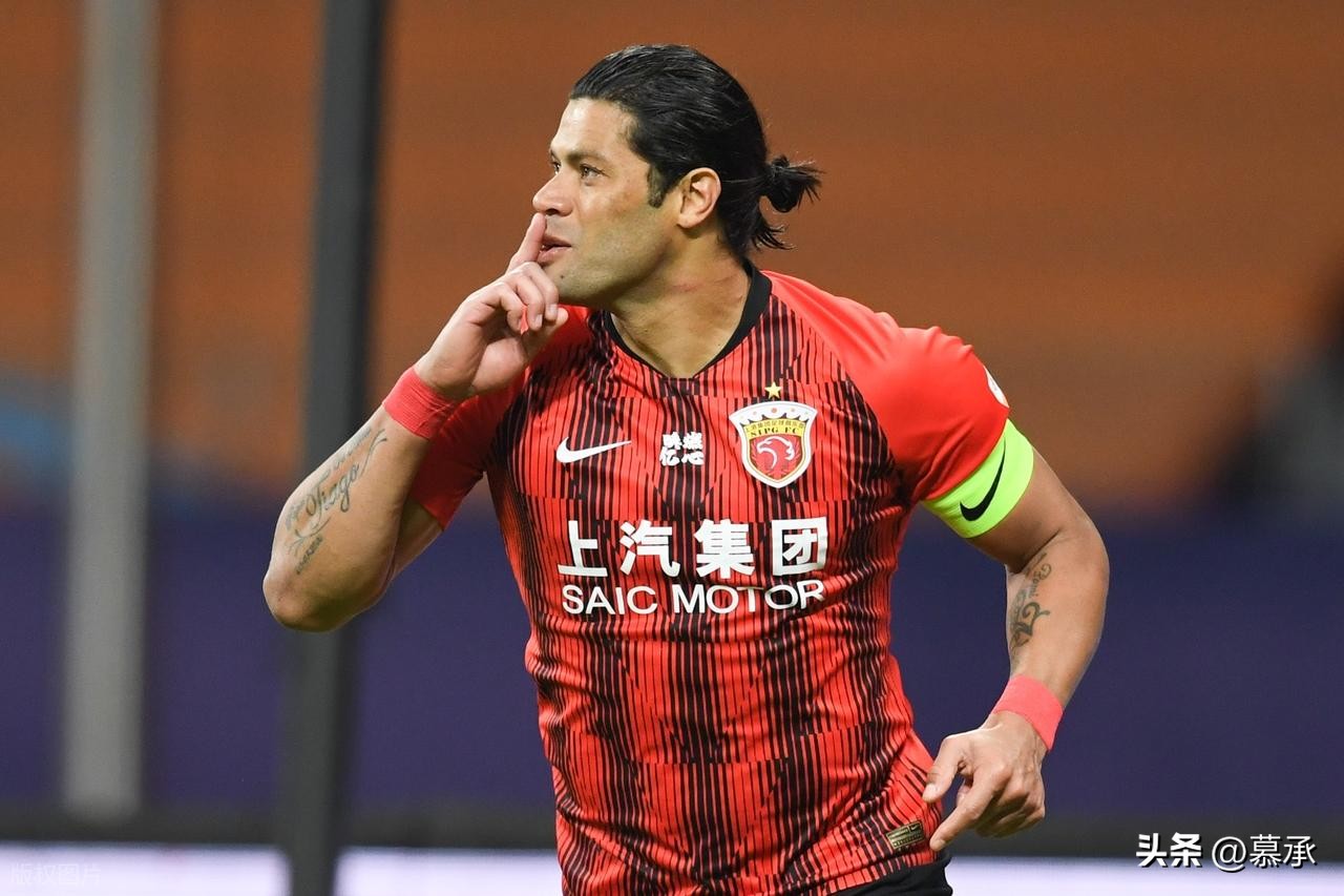 足球肌肉派球员_最强力量球员_足球运动员大腿有多粗