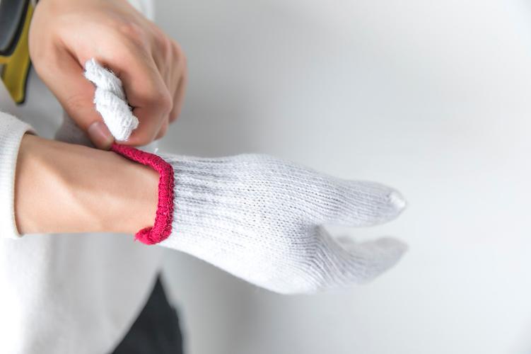 天冷晨练戴手套好处_健身手套怎么选择_改善手部血液循环冬季运动