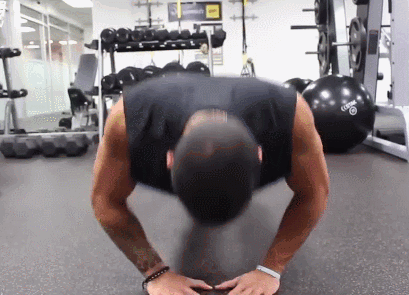 没有健身器怎么练胸肌_居家健身器材推荐_哑铃弹力带训练方法