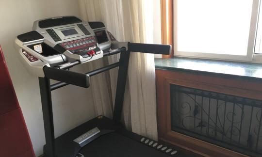 解决跑步机地板声音大的问题（减少噪音的方法和技巧）