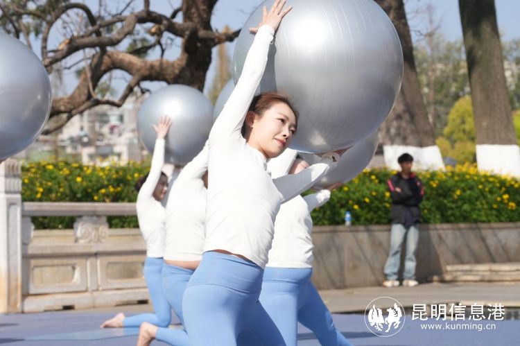 健身瑜伽规定体式有哪五个类别_五华区瑜伽比赛规定套路_五华区健身瑜伽进社区比赛