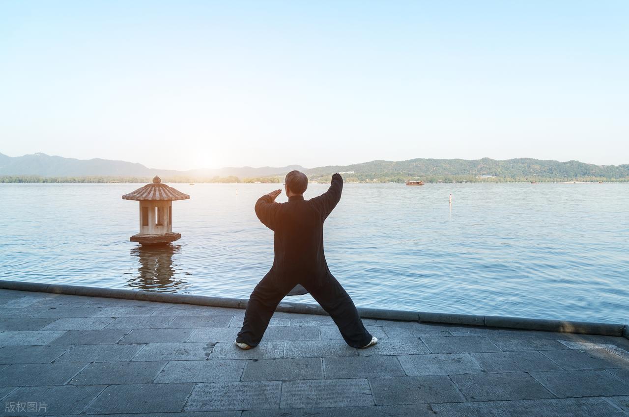 50岁后运动损伤_体育运动中预防运动损伤意义_中老年关节保护运动