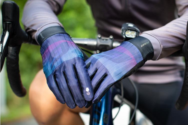 健身手套+护腕_冬季骑行手套保暖灵活_防滑硅胶骑行手套设计