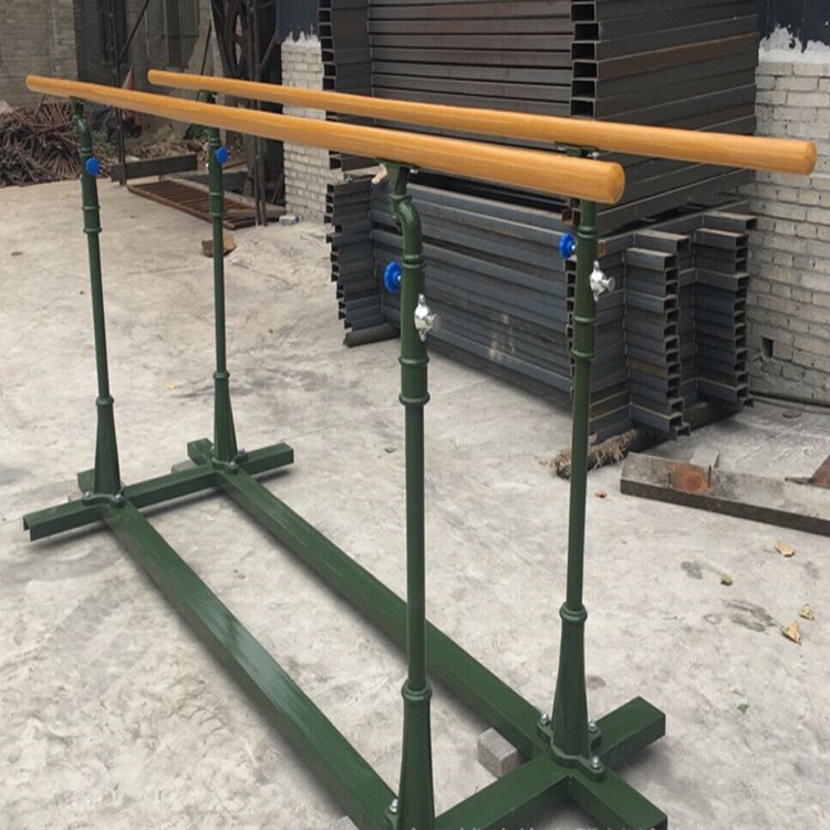 心理行为训练场器材厂家_三人综合训练器_双杠厂家