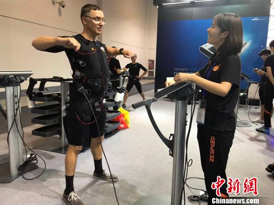 反重力跑步机原理_运动动能转电技术_绿能健身设备