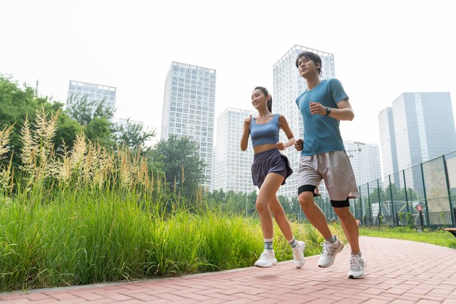 跑者关节软骨磨损_跑步膝盖疼要多久才好_跑步慢性损伤