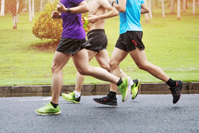 跑步膝盖疼要多久才好_跑者关节软骨磨损_跑步慢性损伤