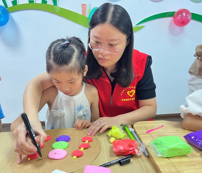 喜迎双节系列主题活动_广场舞12人欢聚一堂_剑光街道社区文化活动