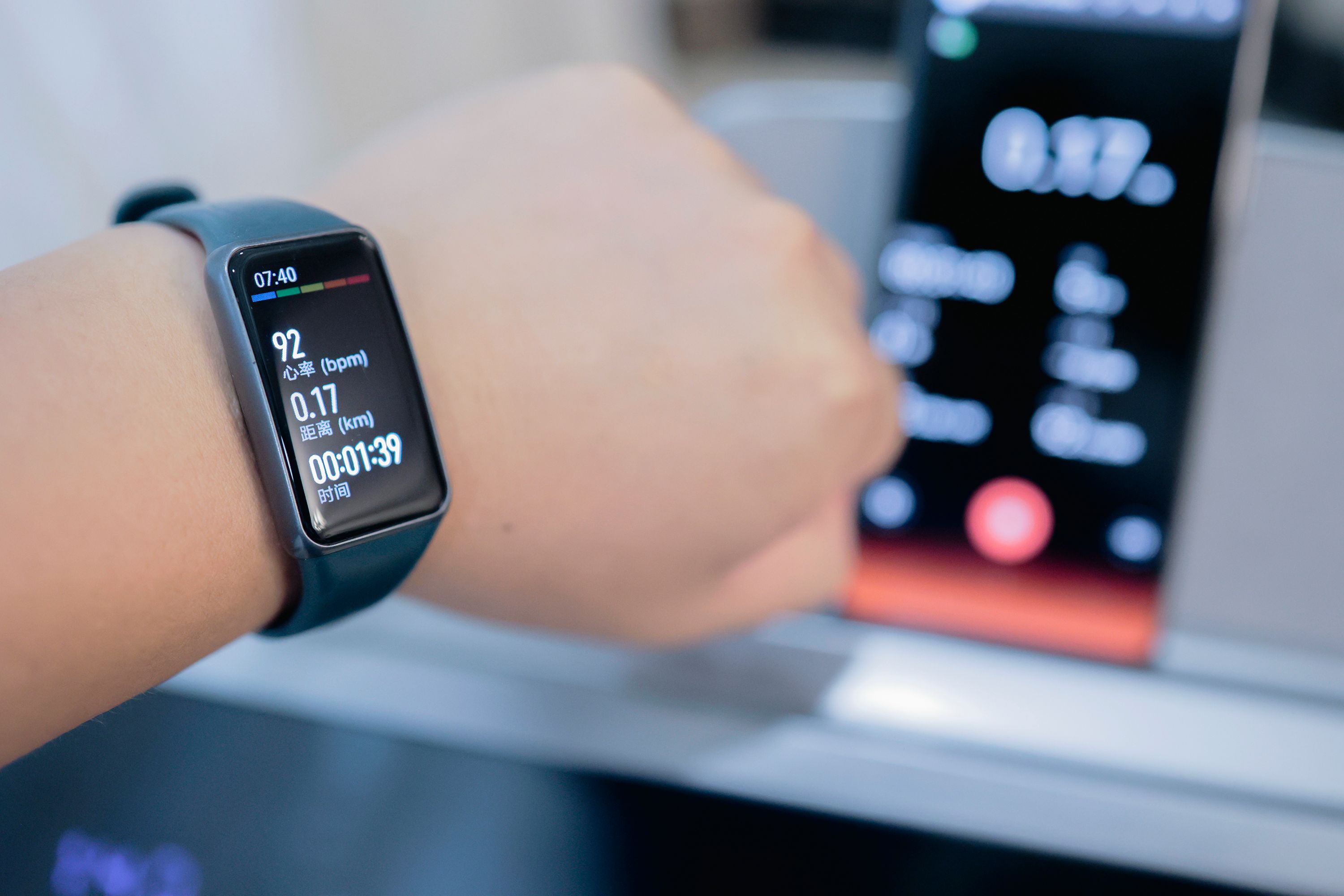 荣耀亲选磁悬浮减震跑步机品质做工分析_什么牌子的家用跑步机好_荣耀亲选磁悬浮减震跑步机免安装收纳设计