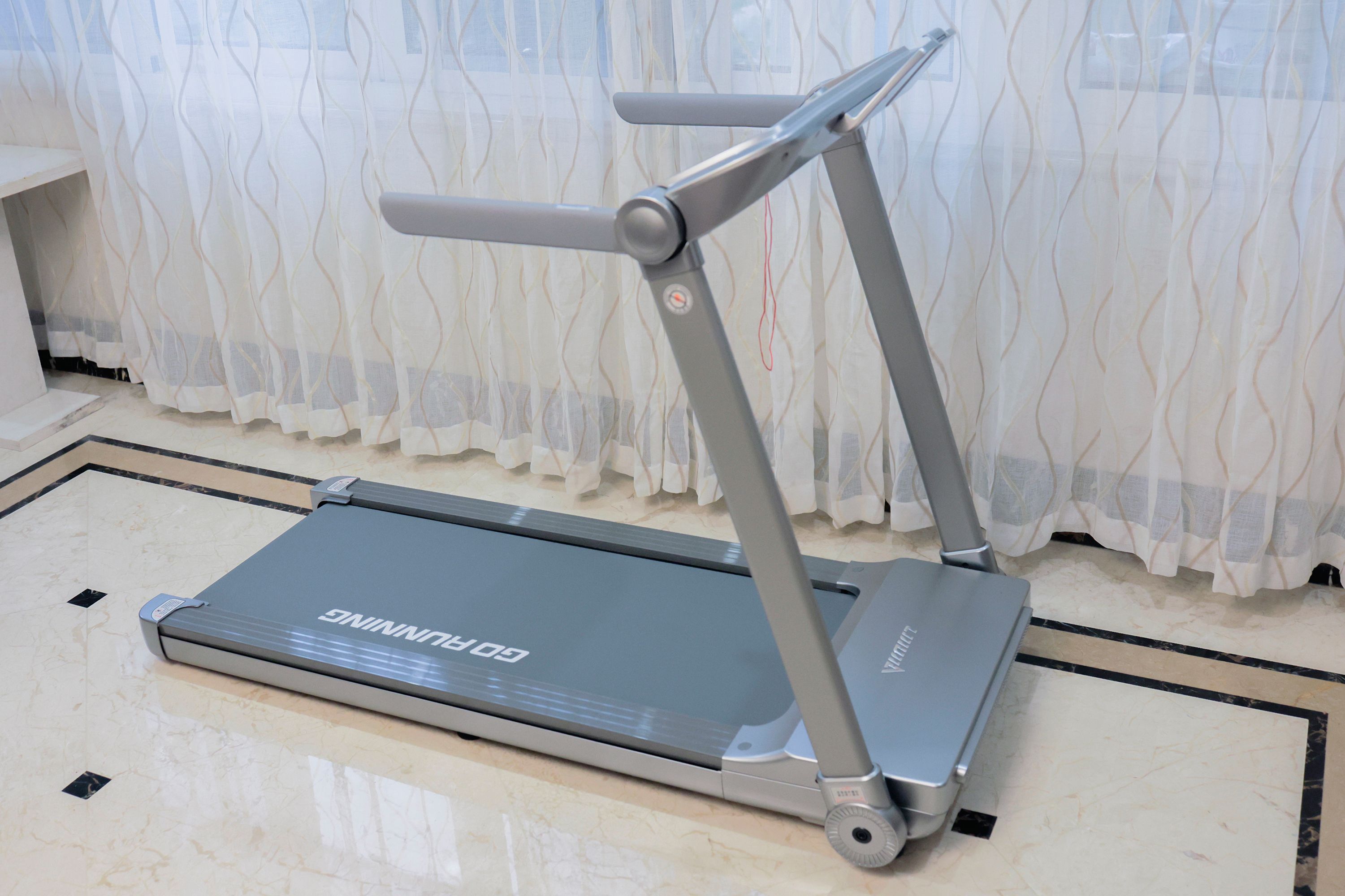 荣耀亲选磁悬浮减震跑步机免安装收纳设计_什么牌子的家用跑步机好_荣耀亲选磁悬浮减震跑步机品质做工分析