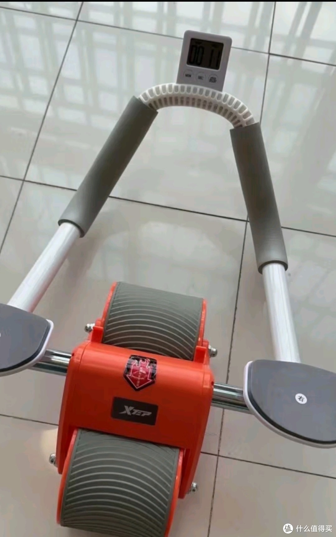 特步(XTEP)四轮健腹轮自动回弹家用肘撑平板锻练卷腹肌轮带辅助男女健身器材