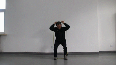 健身拉力带如何锻炼方法_弹力带在家锻炼方法_弹力带训练动作大全