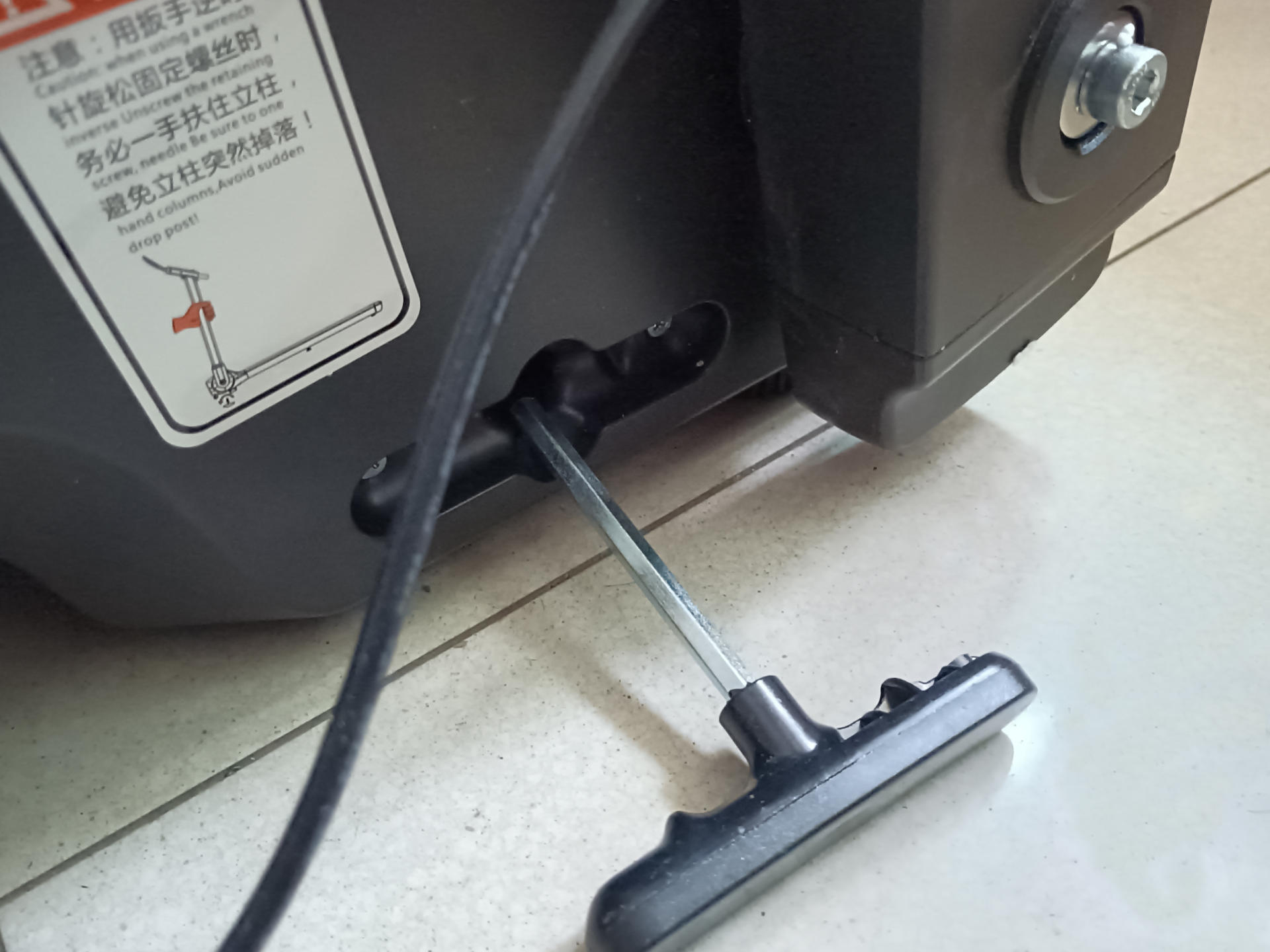 什么牌子的家用跑步机好_可折叠式跑步机选择指南_华为HiLink亿健Pro家用静音折叠智能跑步机