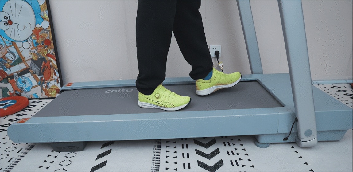 跑步机选购指南_什么牌子的家用跑步机好_35岁后如何通过跑步改善精神面貌