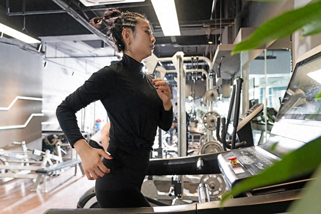 pg电子麻将胡了 从“电动传送带”到“减脂加速器”，跑步机的正确打开方式