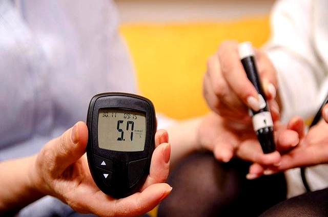 运动损伤_心脏健康_运动前能喝水吗