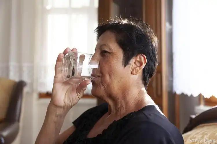 血糖控制饮水建议_糖尿病饮水方式_运动前能喝水吗