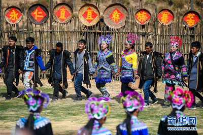 pg电子娱乐平台 楚雄永仁：千年彝乡上演“T台秀”