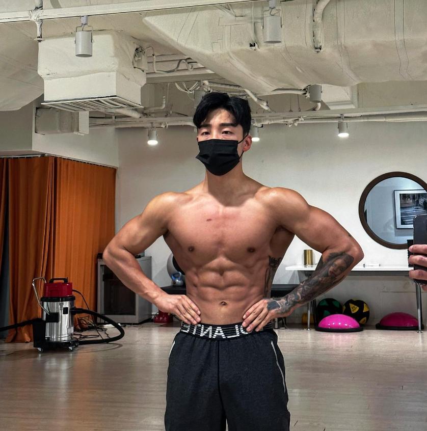 夏天健身运动_水上飞人极限运动_街头极限健身没有腿部?