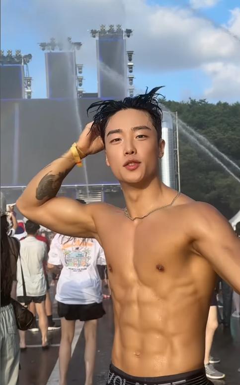 水上飞人极限运动_街头极限健身没有腿部?_夏天健身运动