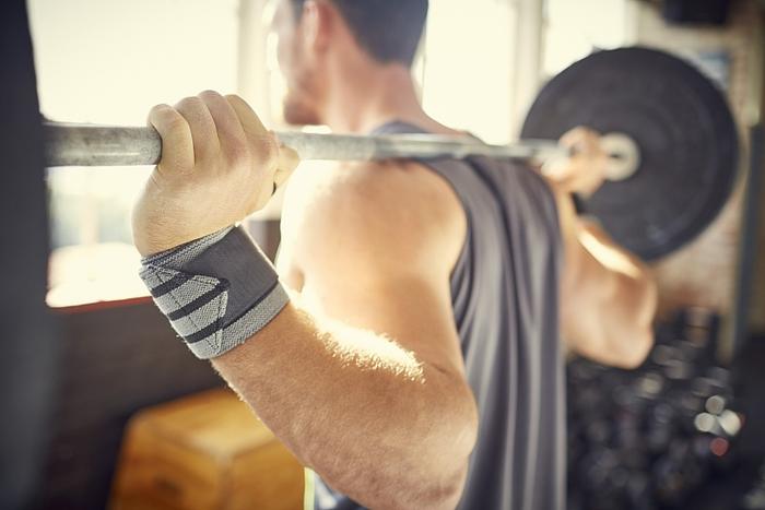 健身手套+护腕_健身戴护腕好处与坏处_徒手训练手腕疼痛缓解方法