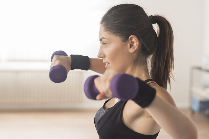 徒手训练手腕疼痛缓解方法_健身手套+护腕_健身戴护腕好处与坏处