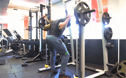 史密斯综合训练器_史密斯机训练动作_史密斯机优缺点分析