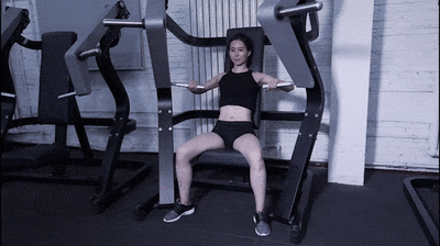 坐姿推胸机有用吗_坐姿推胸机可以训练胸肌_坐姿胸推机动作要领