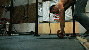 跪式健腹轮动作要领_站姿风火轮训练方法_腹肌轮几个轮的好