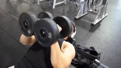 男性胸肌训练方法_健身肌肉分离度怎么提高_上胸肌训练动作