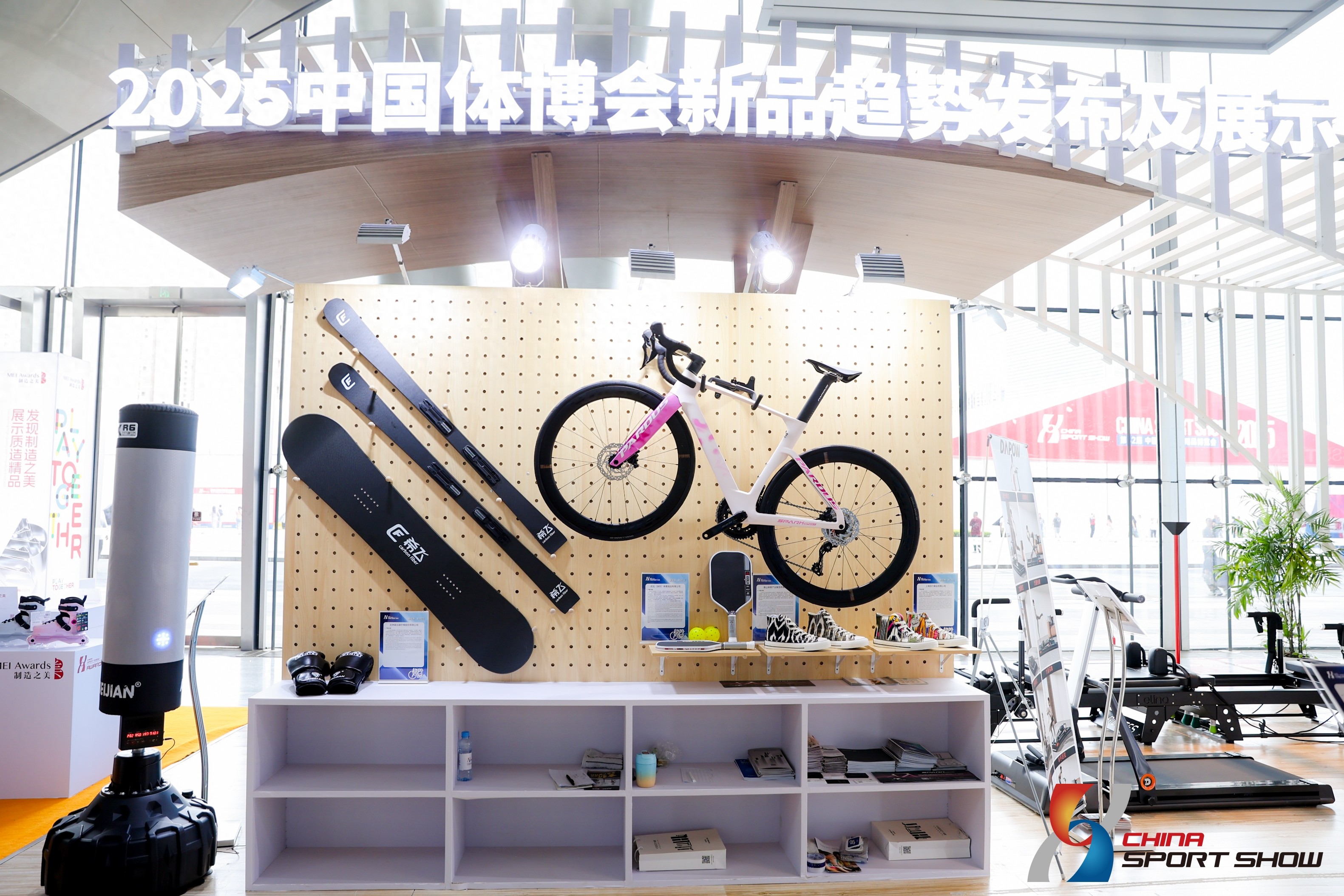 pg娱乐电子游戏 体博会 ｜ 健身器材“长眼睛” 体重管理“更懂你”